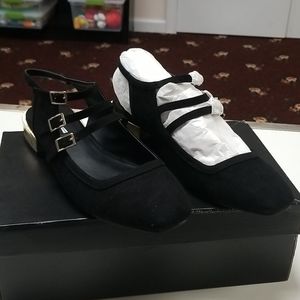 NWT Design lab shoes with gold heel size 8